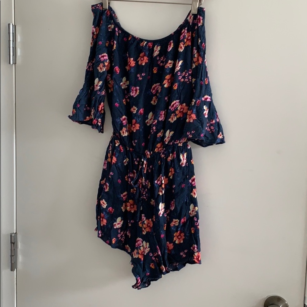 Hollister floral romper Sz medium